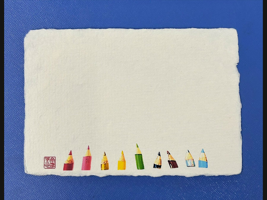 並ぶ色鉛筆